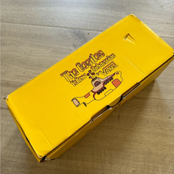 VANS THE BEATLES Yellow Submarine Garden Shoe (NWT)
Size 9 - Picture 7 of 7